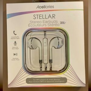 STEREO EARBUDS-NWT Brand New-For All MP3 players and Smart Devices. White
